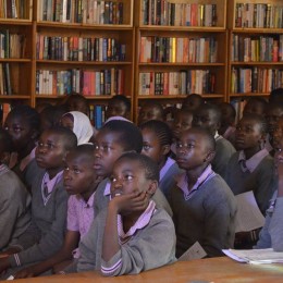 Filme é exibido em mais uma escola do Quênia