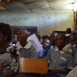 Filme é exibido para 400 crianças no Quênia